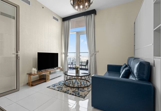 Apartment in Dubai - Bliss & Beyond | Classy 1BR w Extra Bed in Miraclz