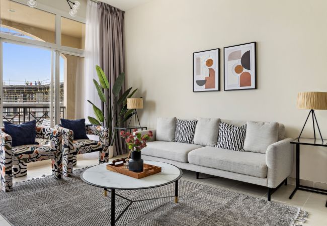 Apartment in Dubai - Aesthetic Chic 1BR In La Fontana