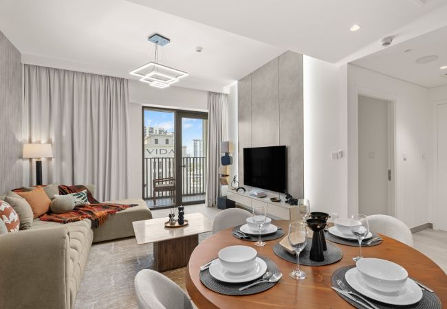 Apartment in Dubai - Chic Luxury 1BR+Sofabed |Sleeps 4| in Lotus 3