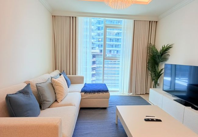Apartment in Dubai - Sophisticated 1BR In Palace Beach Residences T2 