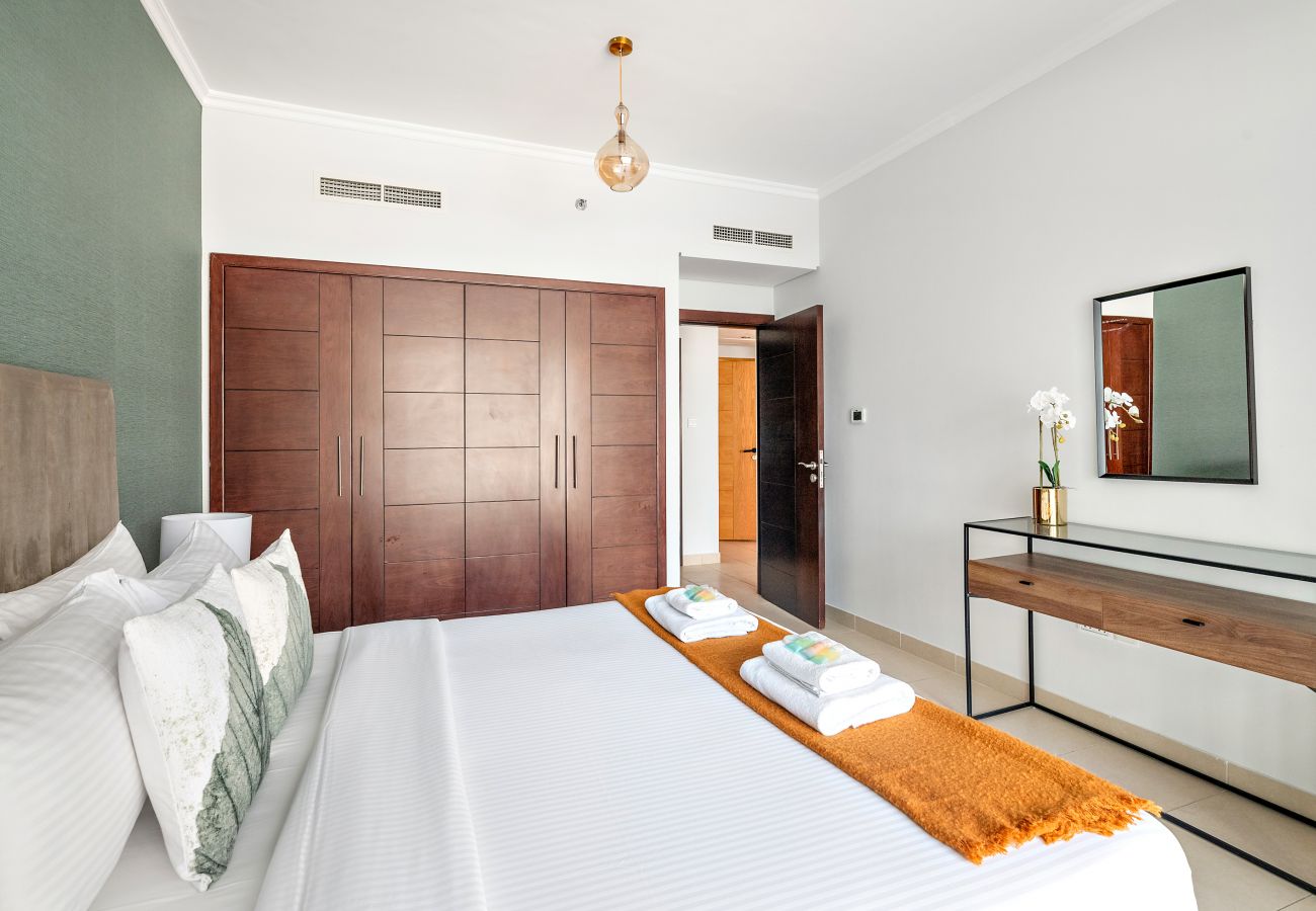 Apartment in Dubai - Immaculate 1BDR Unit -Burj Views, Downtown