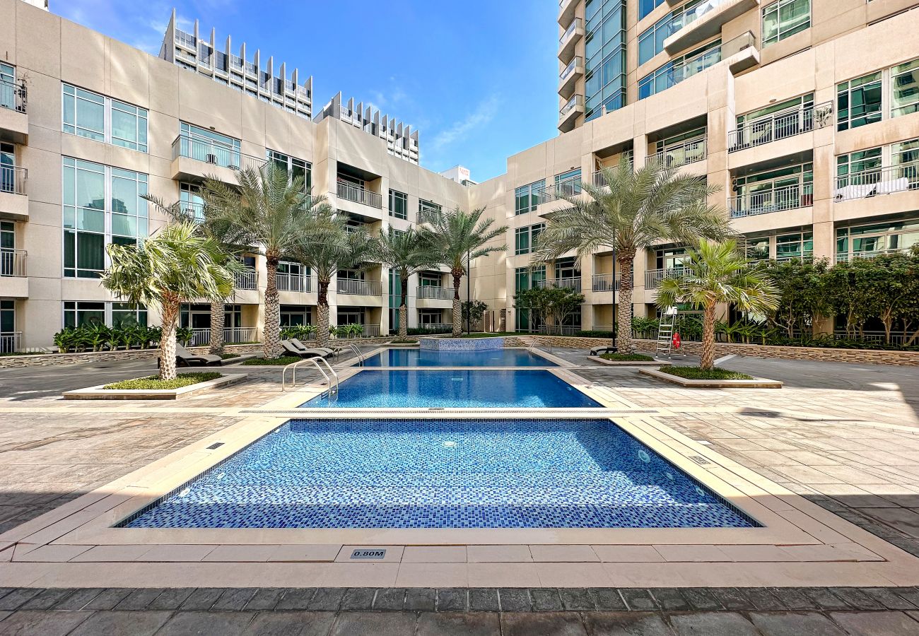 Apartment in Dubai - Immaculate 1BDR Unit -Burj Views, Downtown