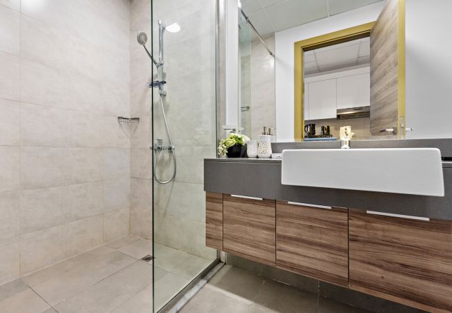Studio in Dubai - Spacious Studio w Sofa Bed|Sleeps 4| in JVC Studio in Dubai - Spacious Studio w Sofa Bed|Sleeps 4| in JVC