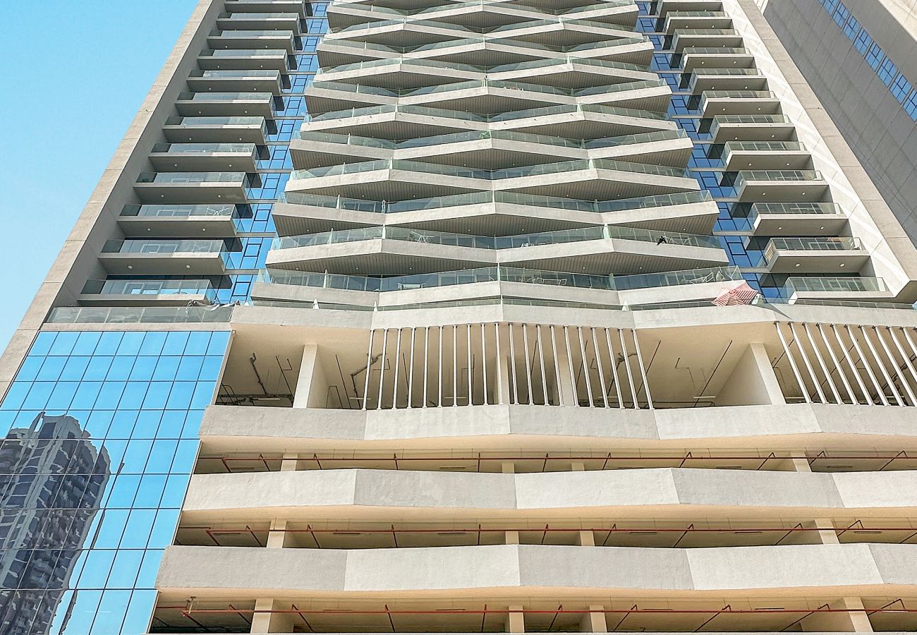 Studio in Dubai - Spacious Studio With Sofa Bed in JVC