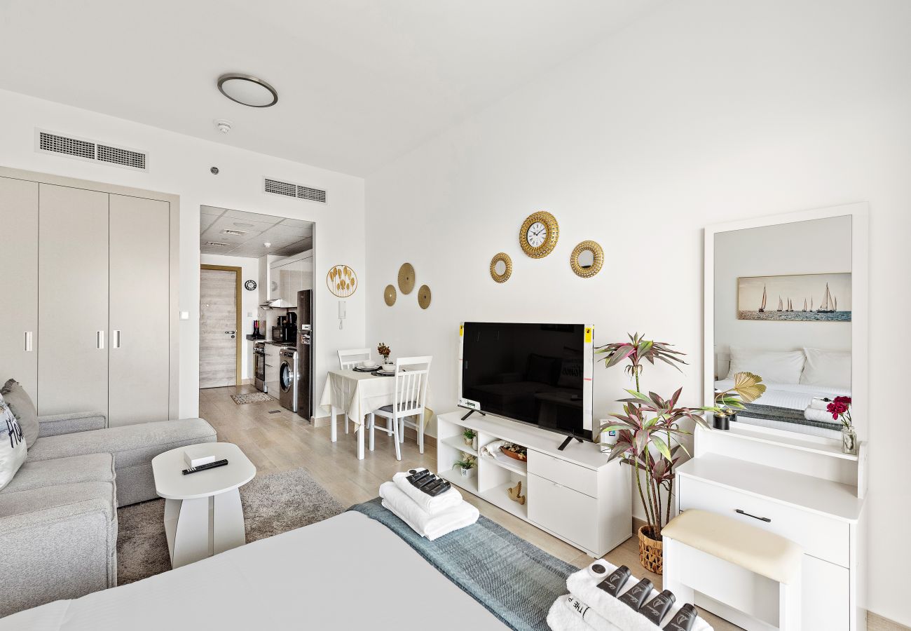 Studio in Dubai - Spacious Studio With Sofa Bed in JVC