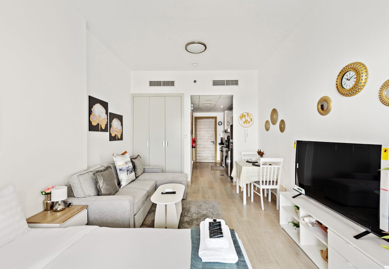 Studio in Dubai - Spacious Studio With Sofa Bed in JVC