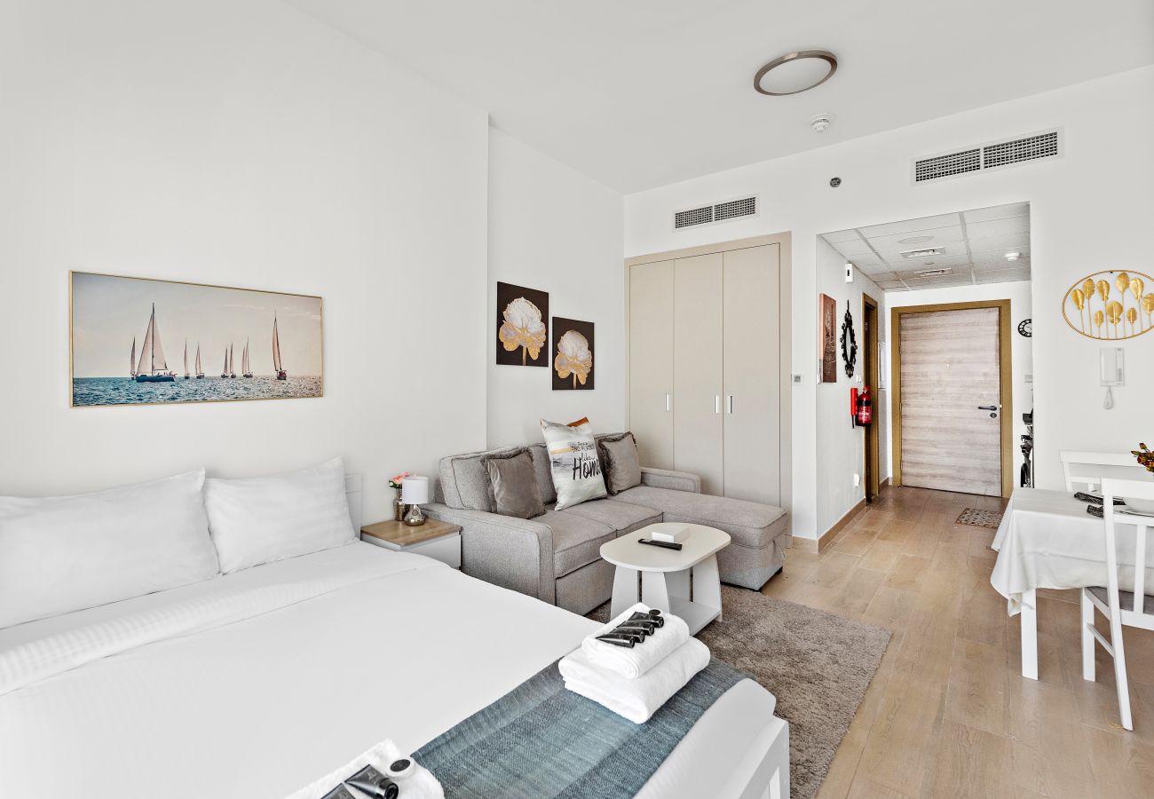 Studio in Dubai - Spacious Studio With Sofa Bed in JVC