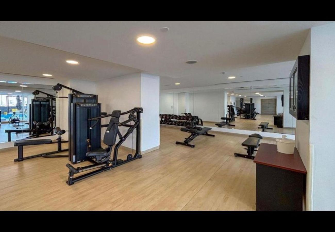 Studio in Dubai - Spacious Studio w Sofa Bed Sleeps 4 in JVC