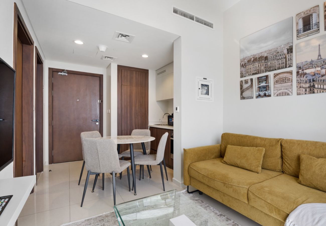 Apartment in Dubai - Charming 1BR with Sofa Bed in Reva Residence