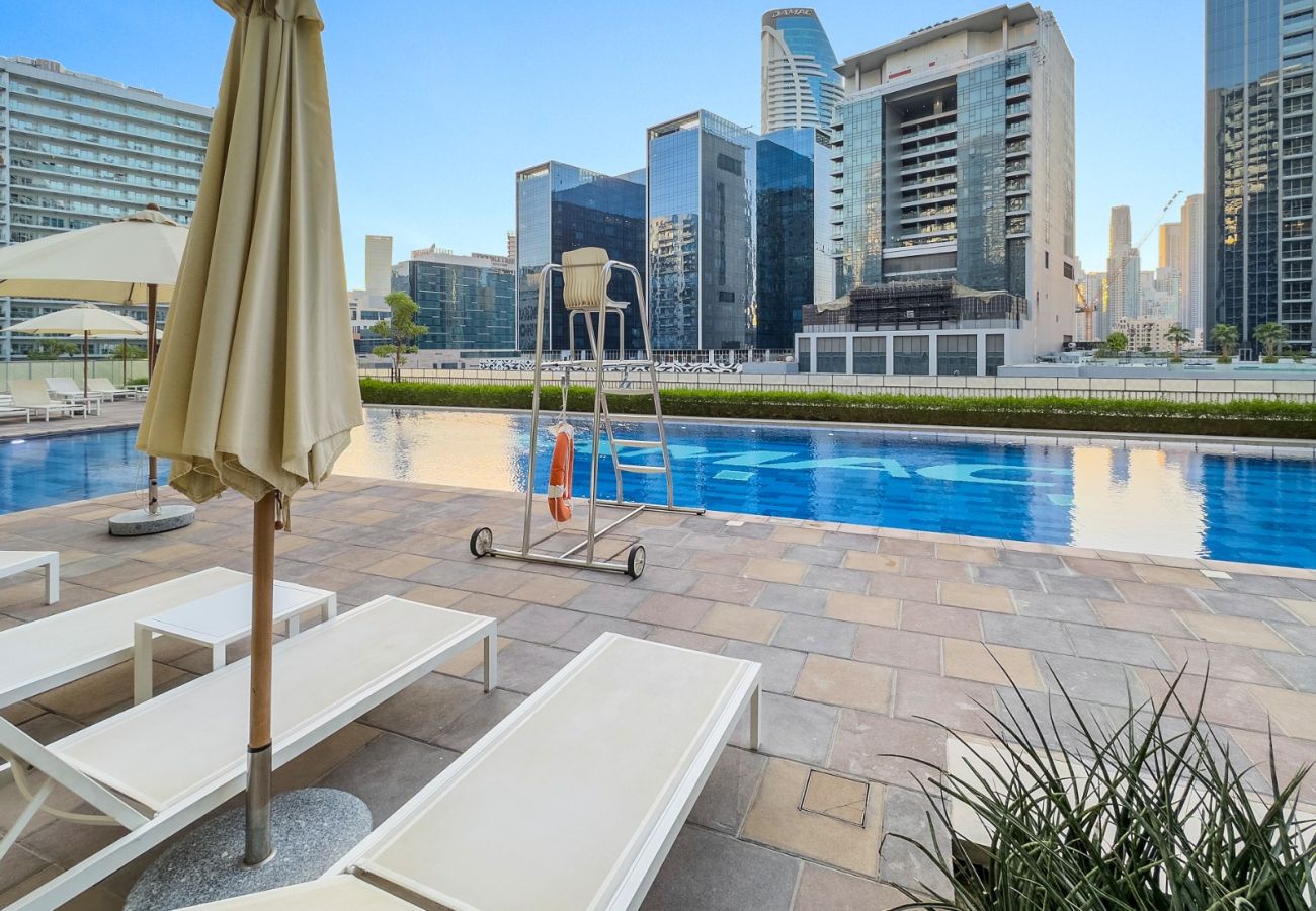 Apartment in Dubai - Charming 1BR with Sofa Bed in Reva Residence