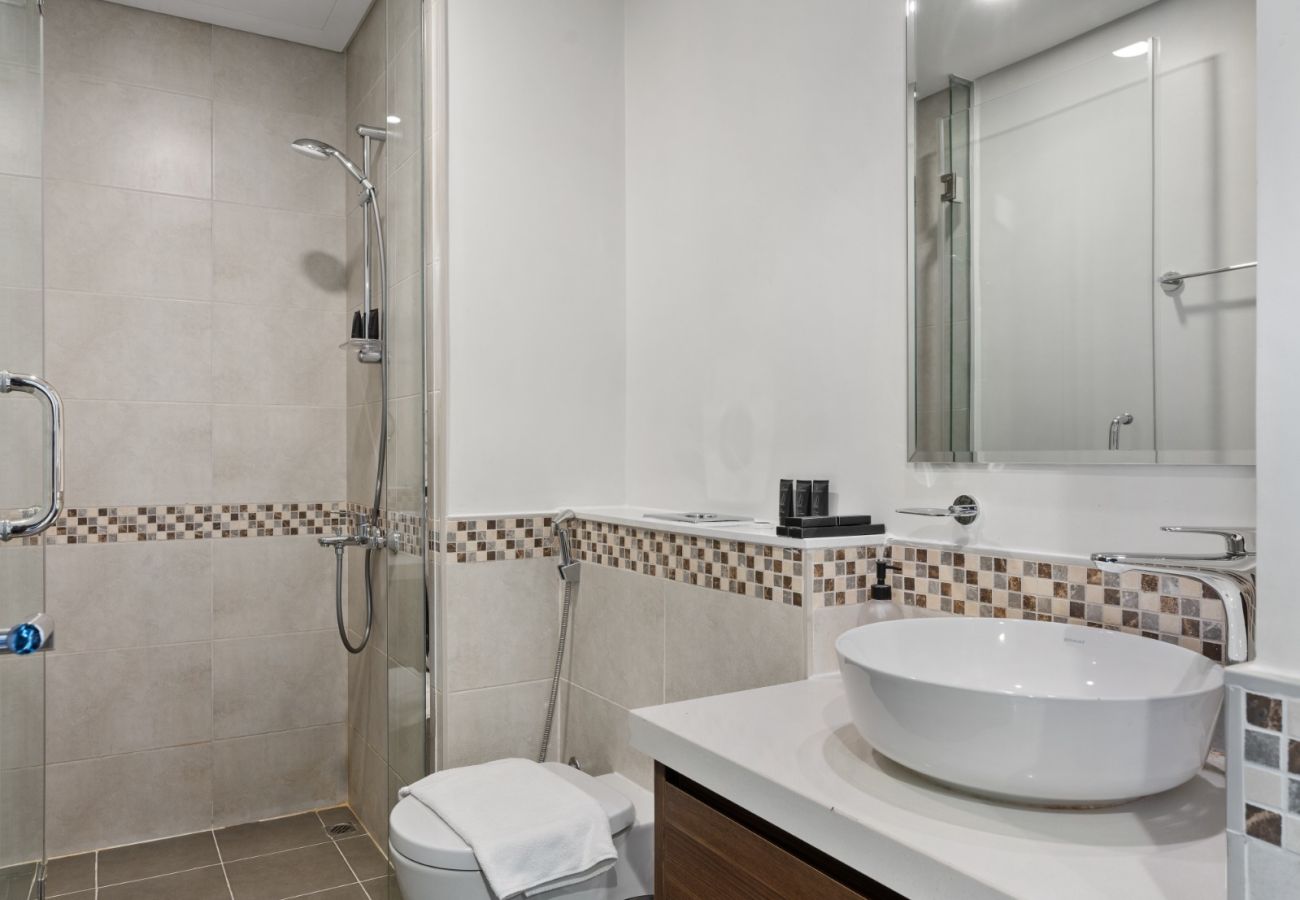 Apartment in Dubai - Charming 1BR with Sofa Bed in Reva Residence