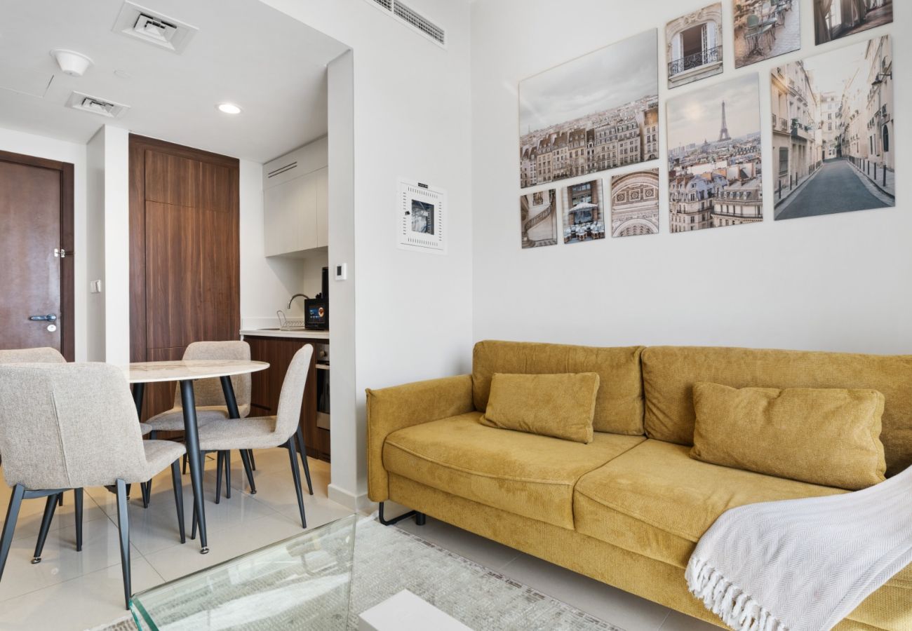 Apartment in Dubai - Charming 1BR with Sofa Bed in Reva Residence