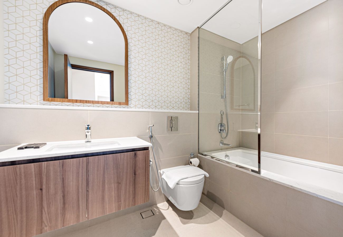 Apartment in Dubai - Bright & Airy 1-Bedroom Vida Residences