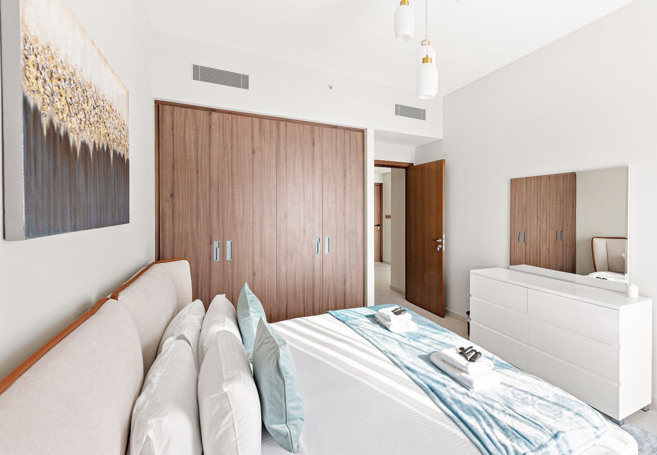 Apartment in Dubai - Bright & Airy 1-Bedroom Vida Residences