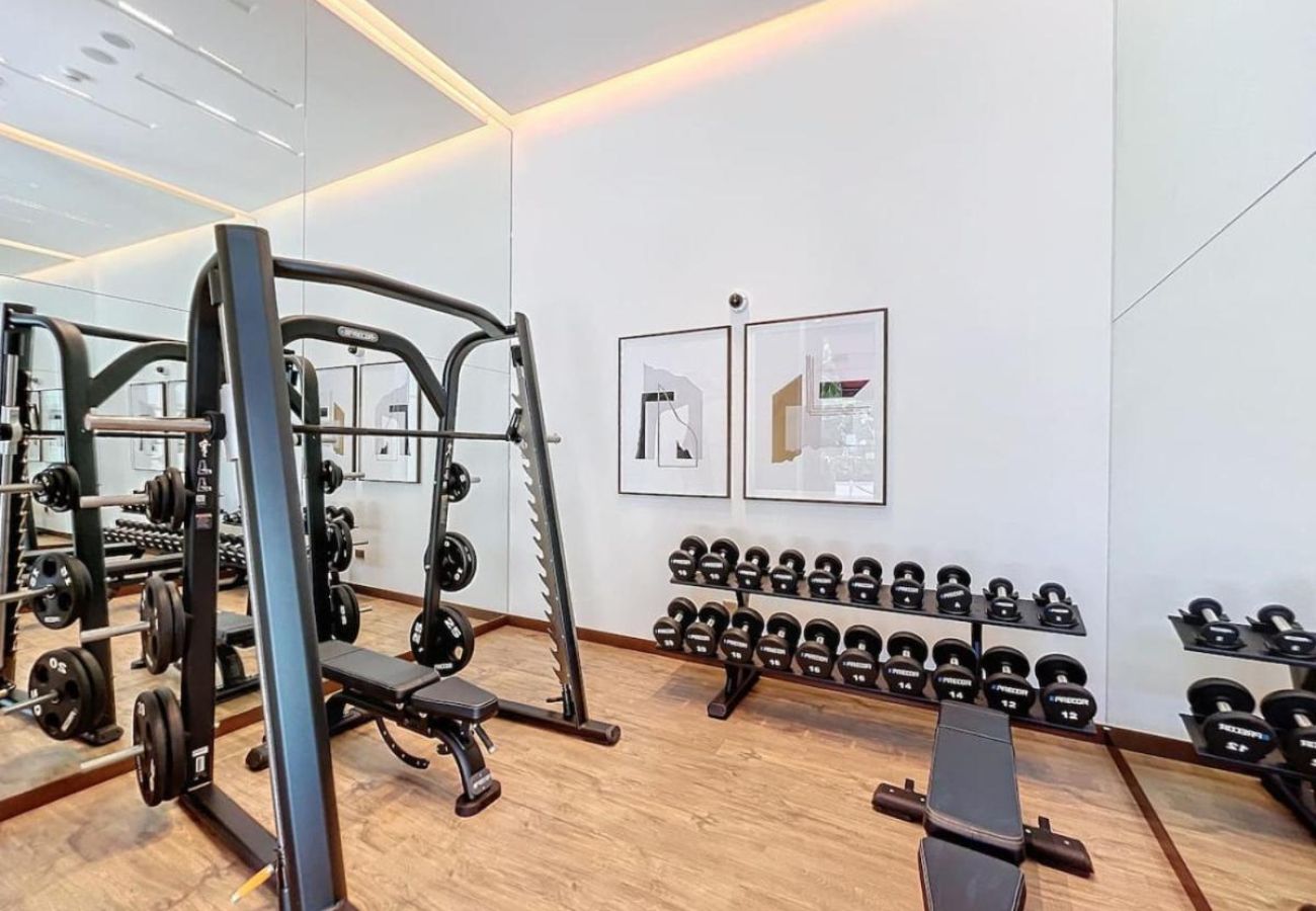Apartment in Dubai - Bright & Airy 1-Bedroom Vida Residences
