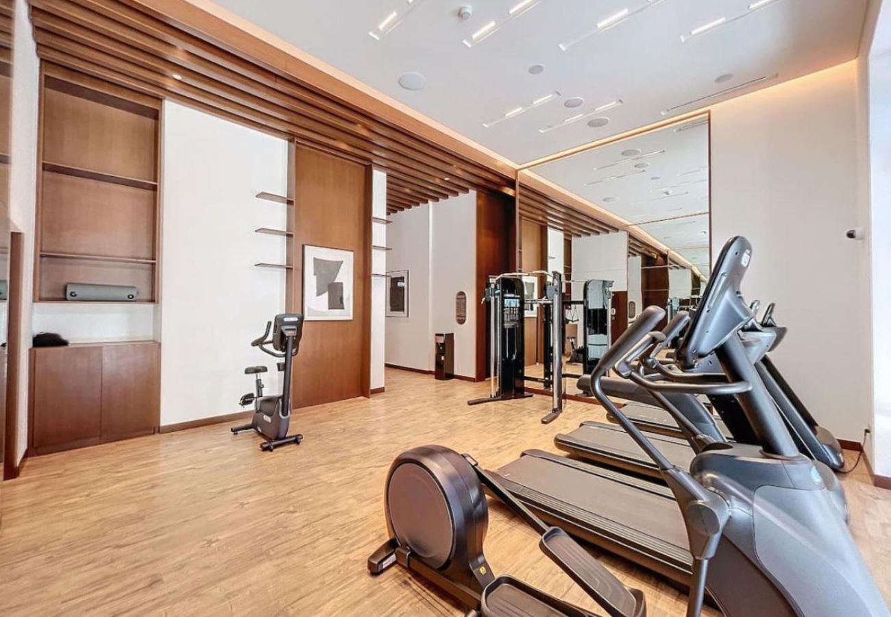Apartment in Dubai - Bright & Airy 1-Bedroom Vida Residences