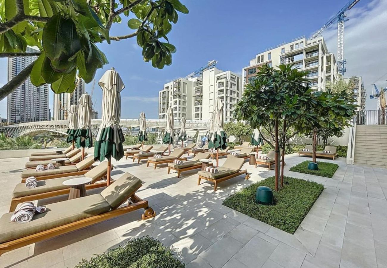 Apartment in Dubai - Bright & Airy 1-Bedroom Vida Residences