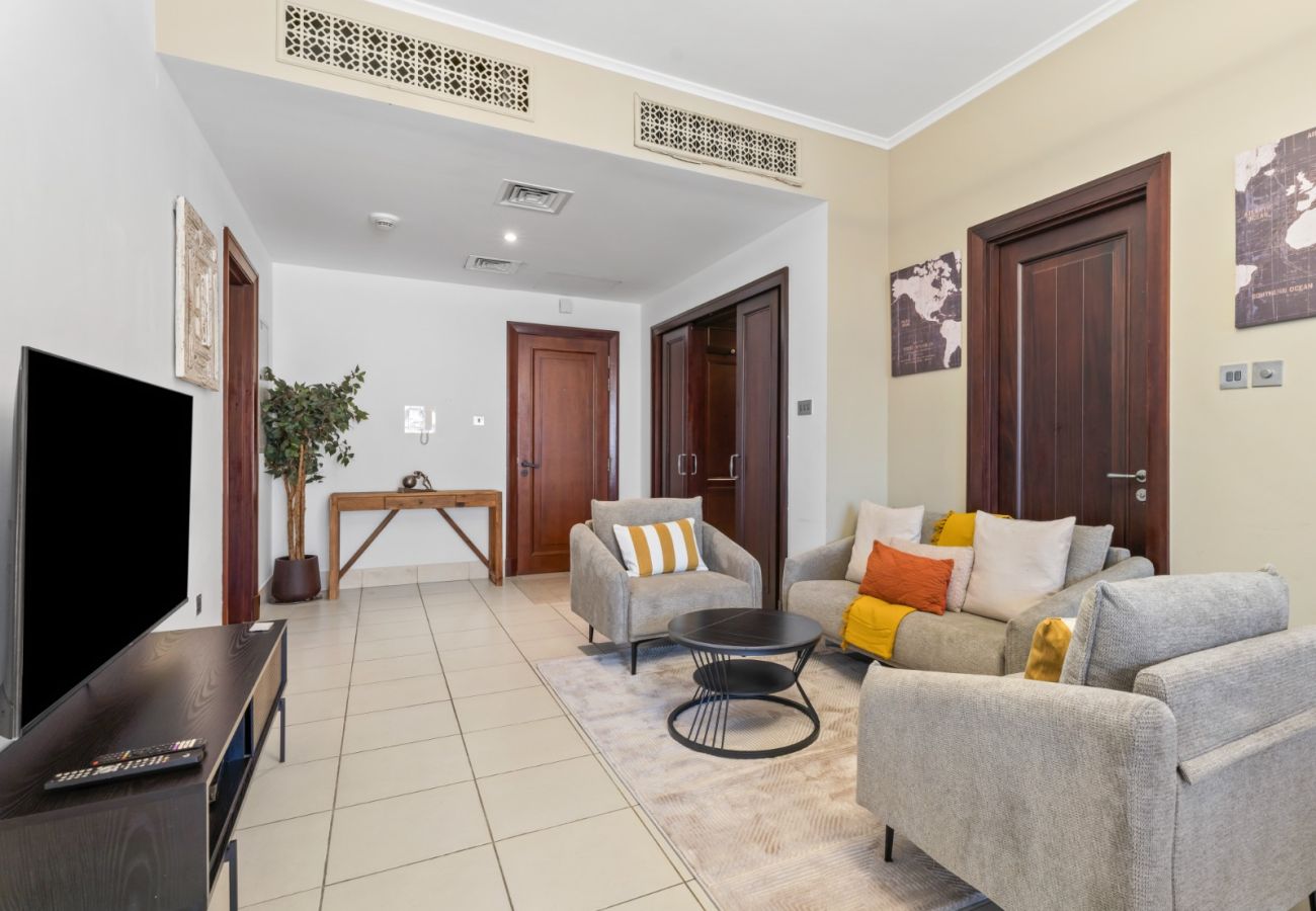 Apartment in Dubai - Modern Design 2BR In Downtown W/ Burj Khalifa View
