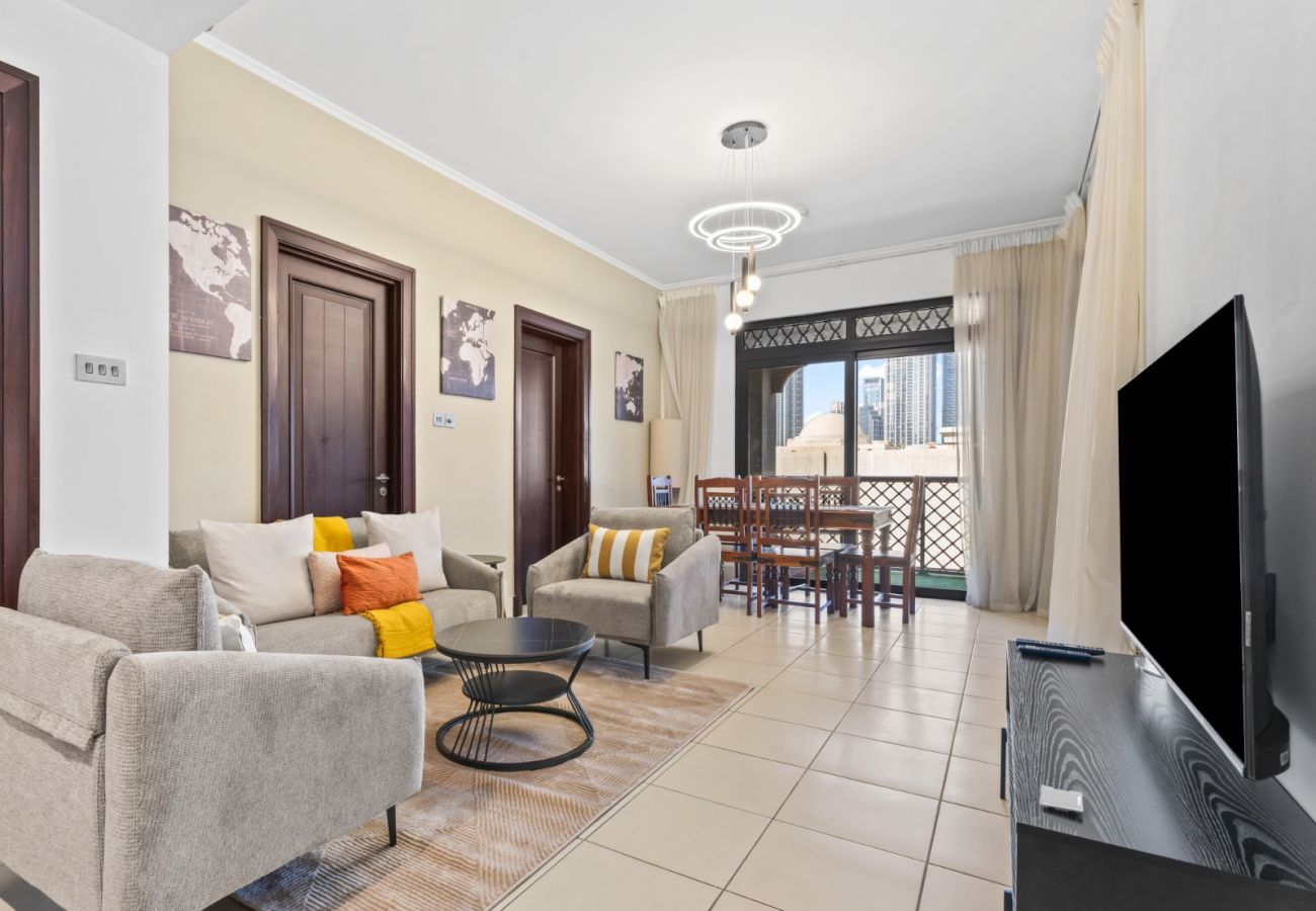 Apartment in Dubai - Modern Design 2BR In Downtown W/ Burj Khalifa View