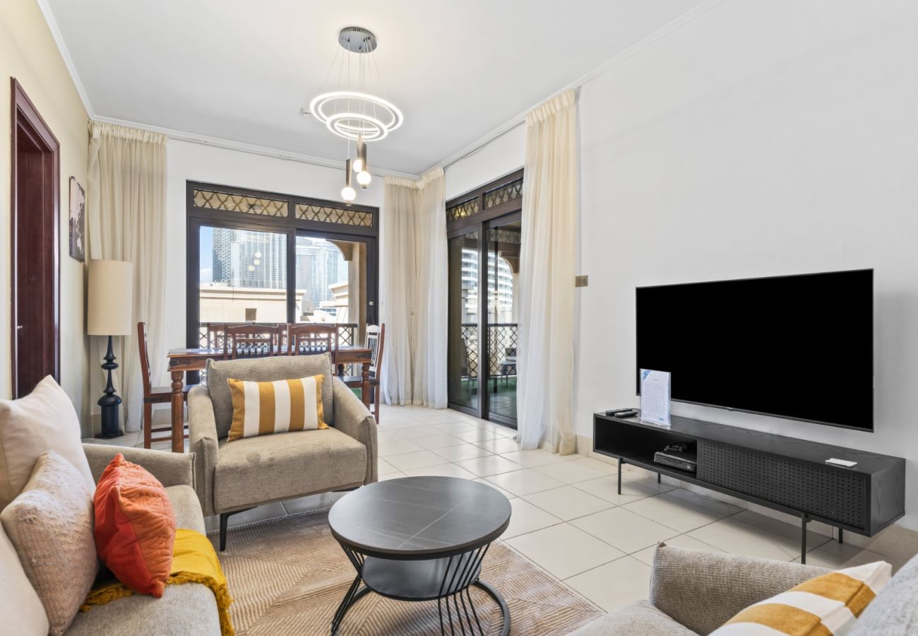 Apartment in Dubai - Modern Design 2BR In Downtown W/ Burj Khalifa View