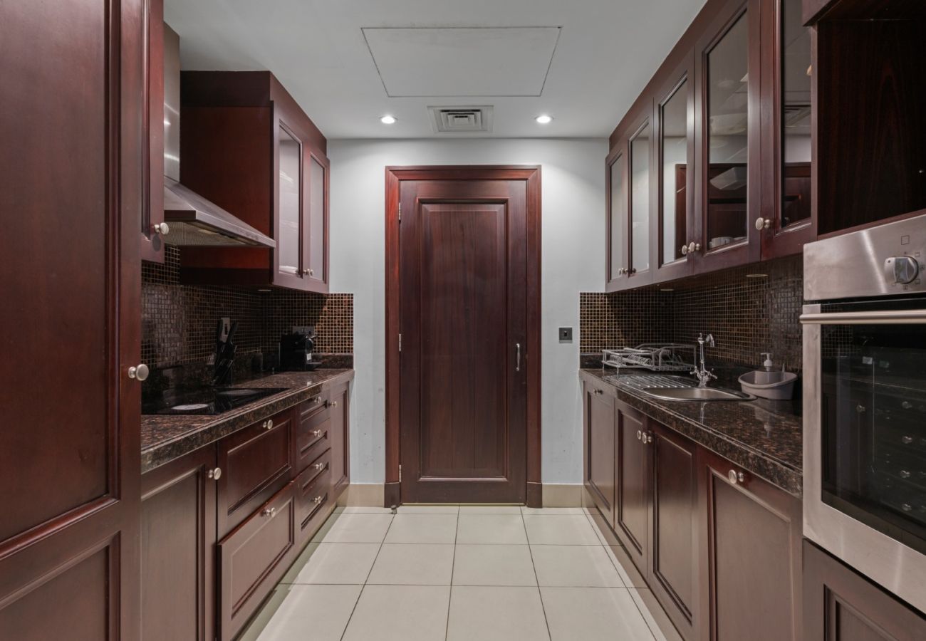 Apartment in Dubai - Modern Design 2BR In Downtown W/ Burj Khalifa View
