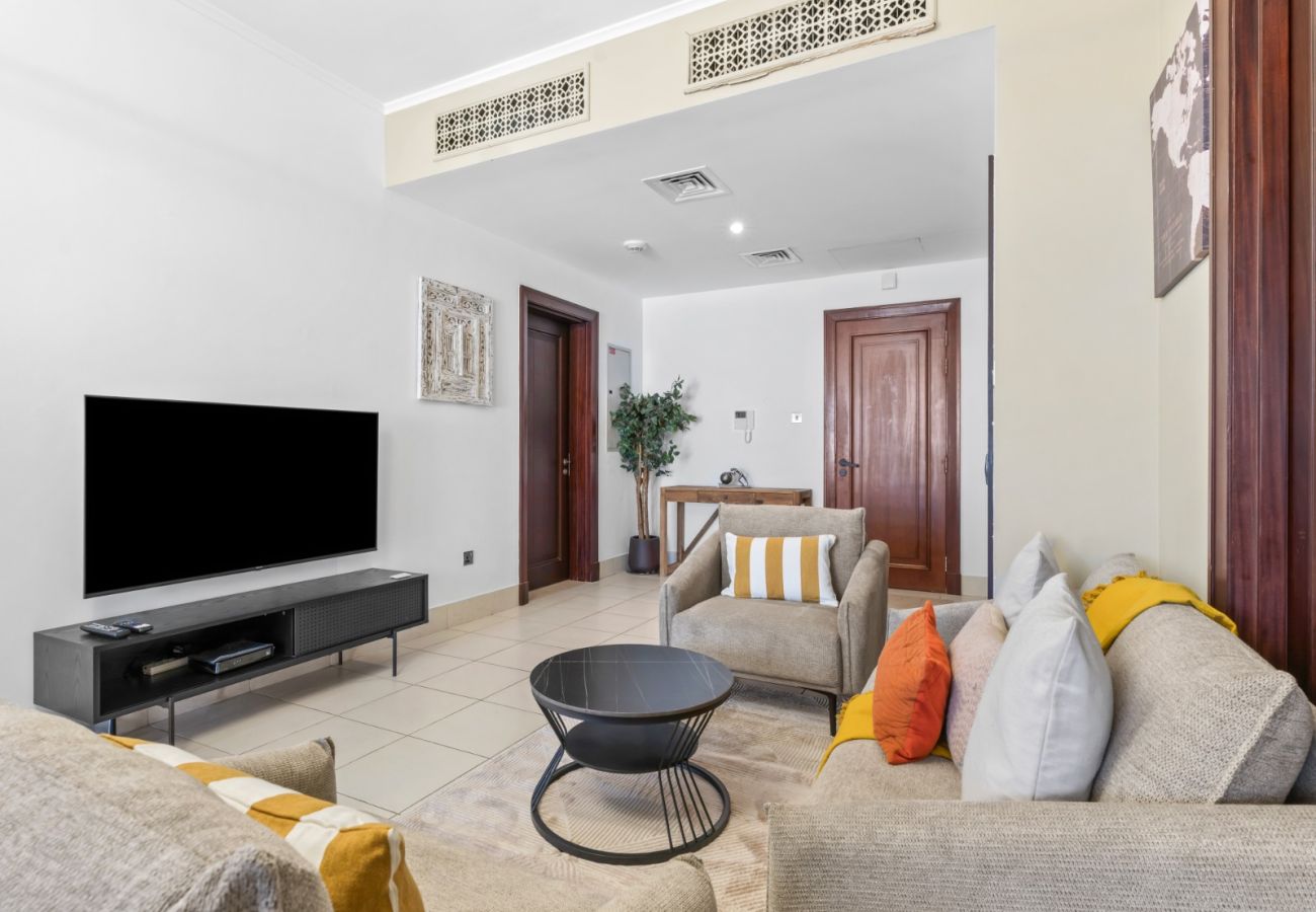 Apartment in Dubai - Modern Design 2BR In Downtown W/ Burj Khalifa View