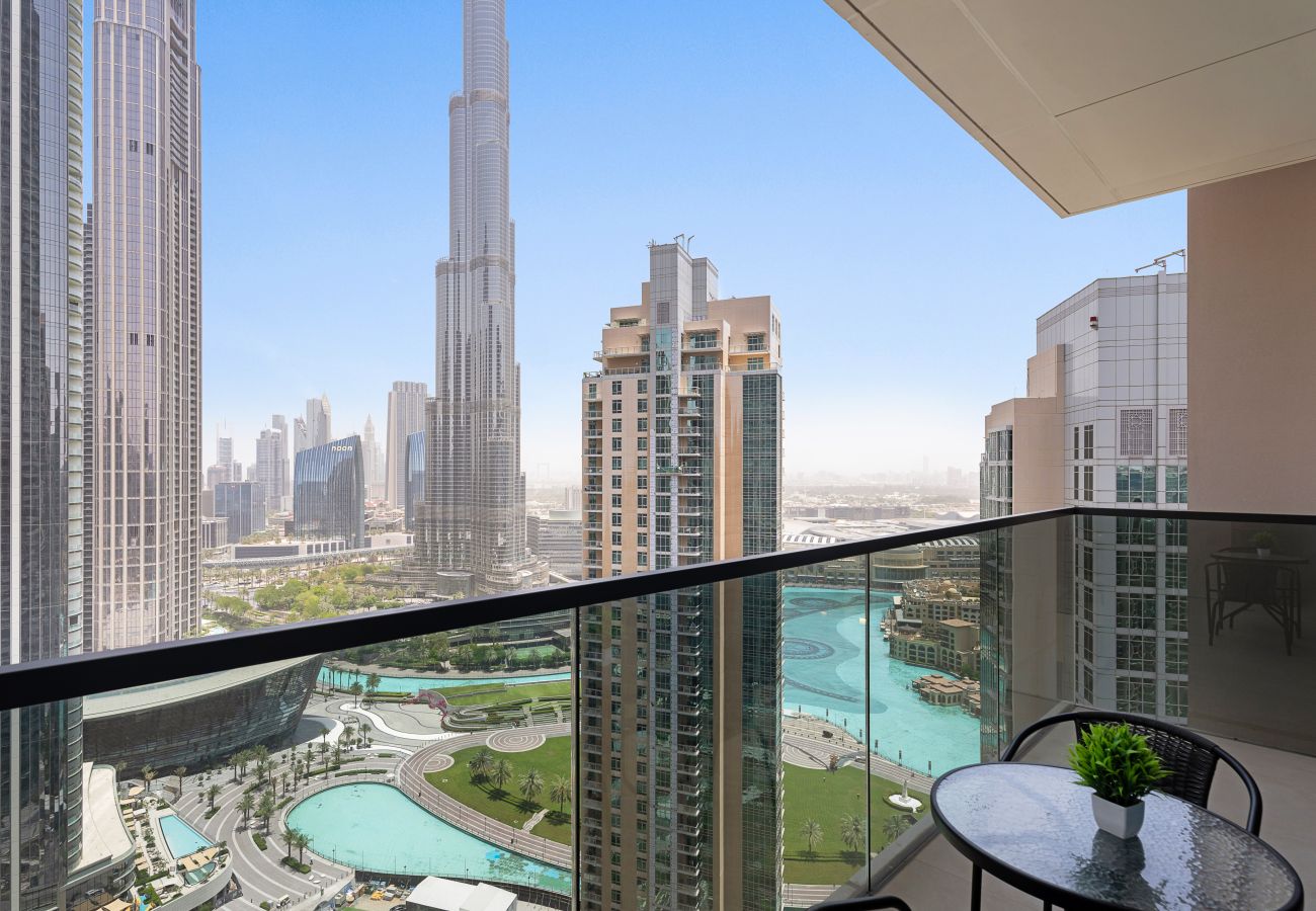 Apartment in Dubai - Vibrant 3BR+1 GR In Downtown W/ BurjKhalifa View