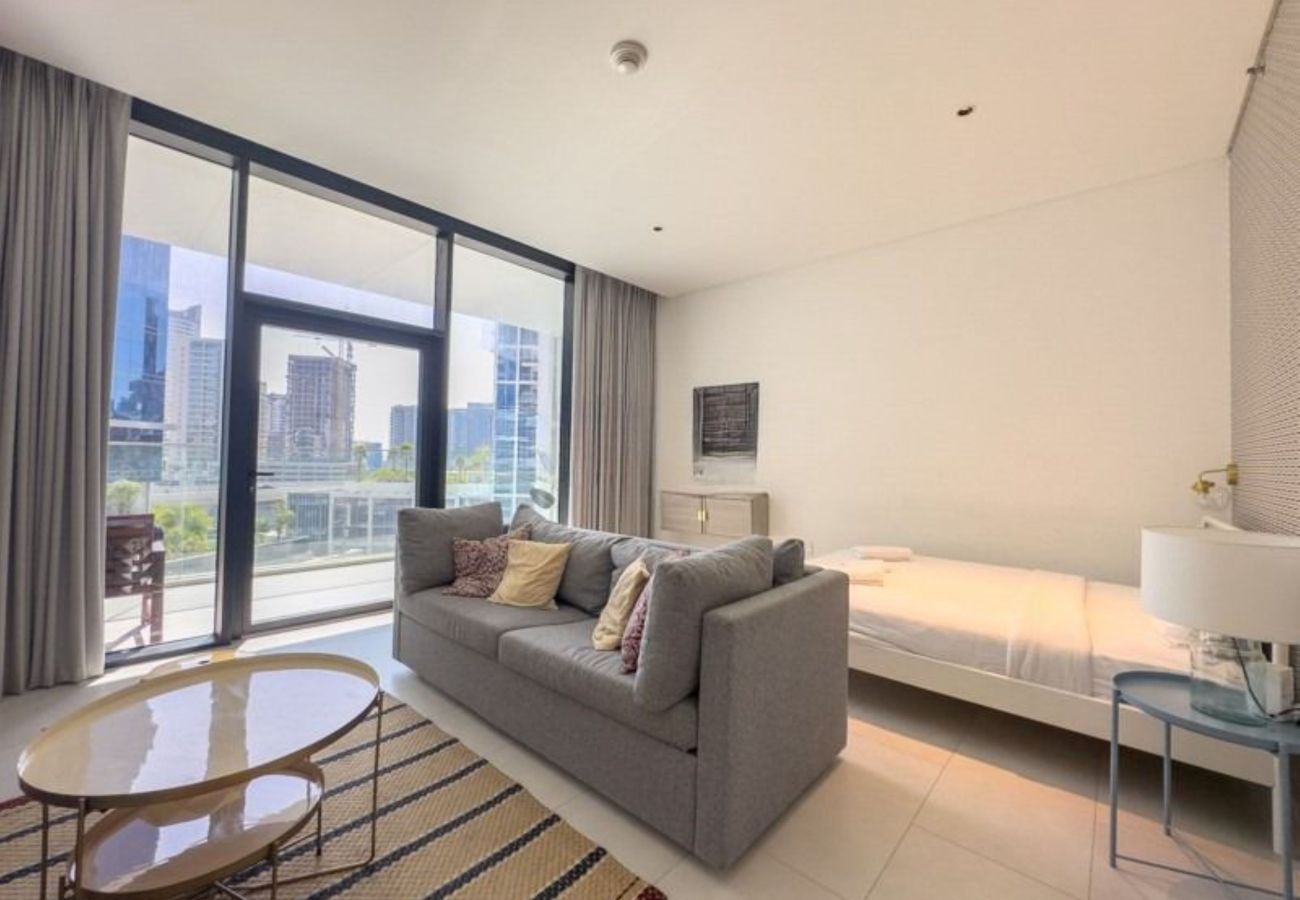 Studio in Dubai - Peaceful Studio Escape-Business Bay
