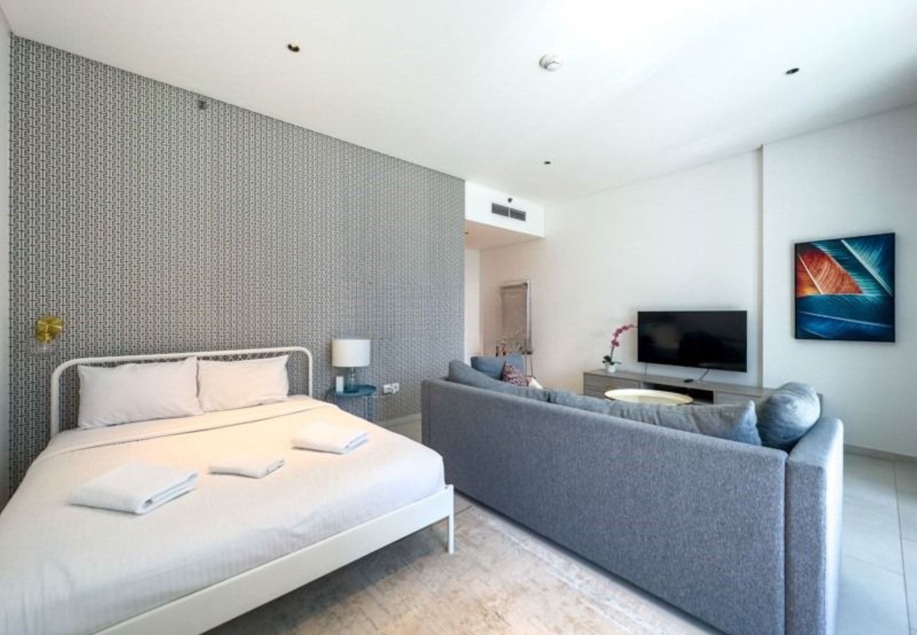 Studio in Dubai - Peaceful Studio Escape-Business Bay