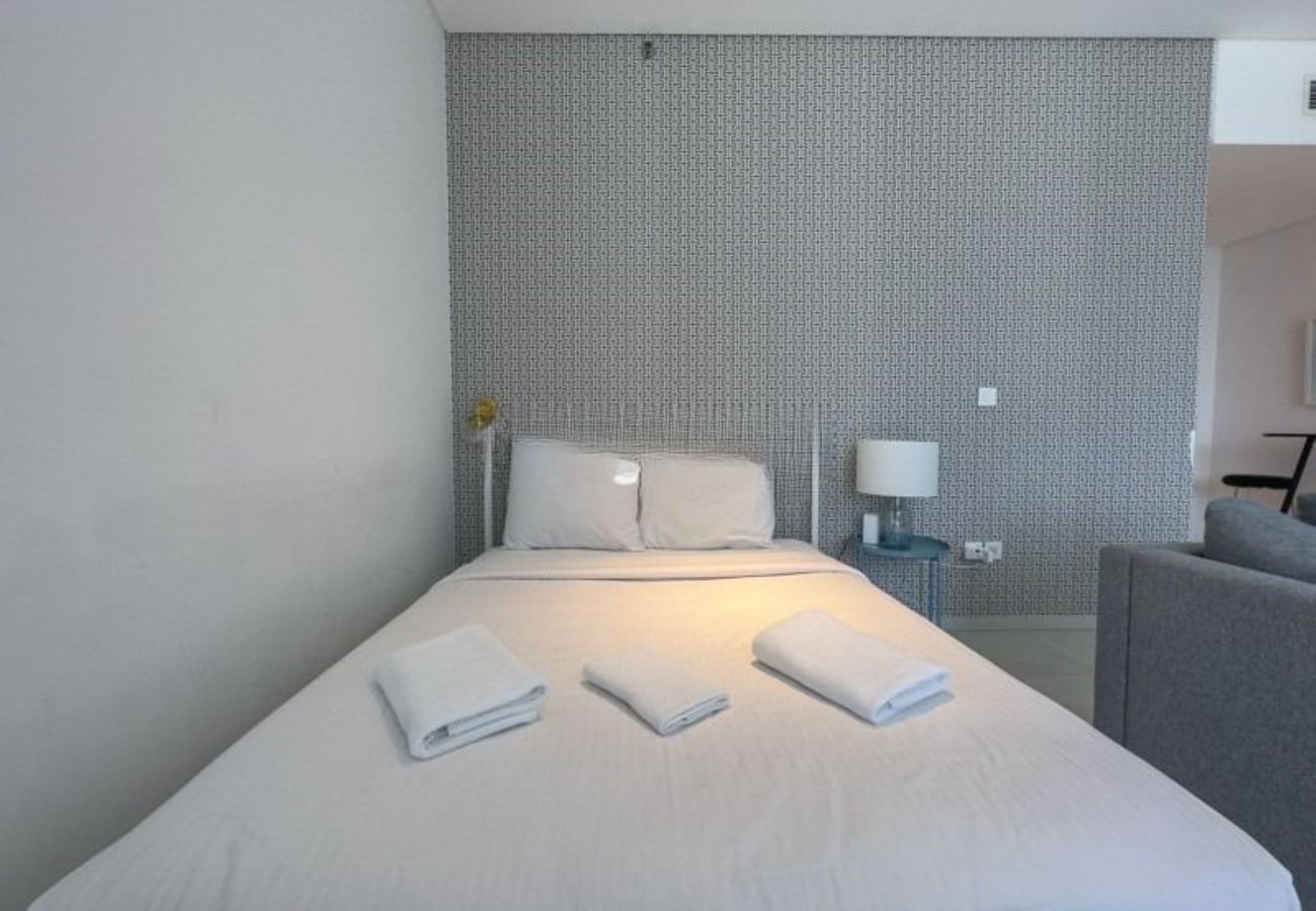 Studio in Dubai - Peaceful Studio Escape-Business Bay