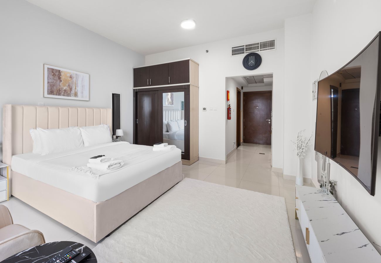 Studio in Dubai - Modern Comfort Studio  Al Manara Tower, JVT