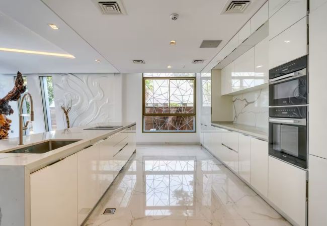 Villa in Dubai - World Class Luxurious 6 BDR Villa In Palm Jumeriah Villa in Dubai - World Class Luxurious 6 BDR Villa In Palm Jumeriah
