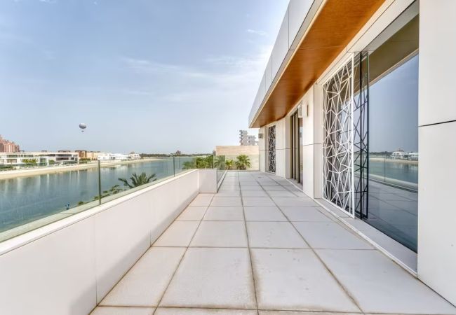 Villa in Dubai - World Class Luxurious 6 BDR Villa In Palm Jumeriah Villa in Dubai - World Class Luxurious 6 BDR Villa In Palm Jumeriah