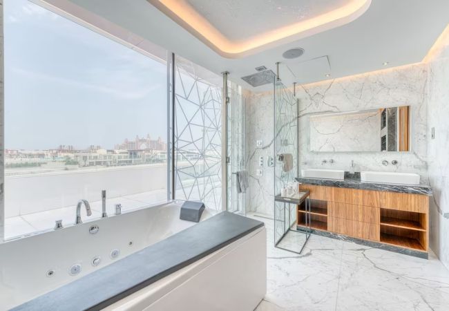 Villa in Dubai - World Class Luxurious 6 BDR Villa In Palm Jumeriah Villa in Dubai - World Class Luxurious 6 BDR Villa In Palm Jumeriah