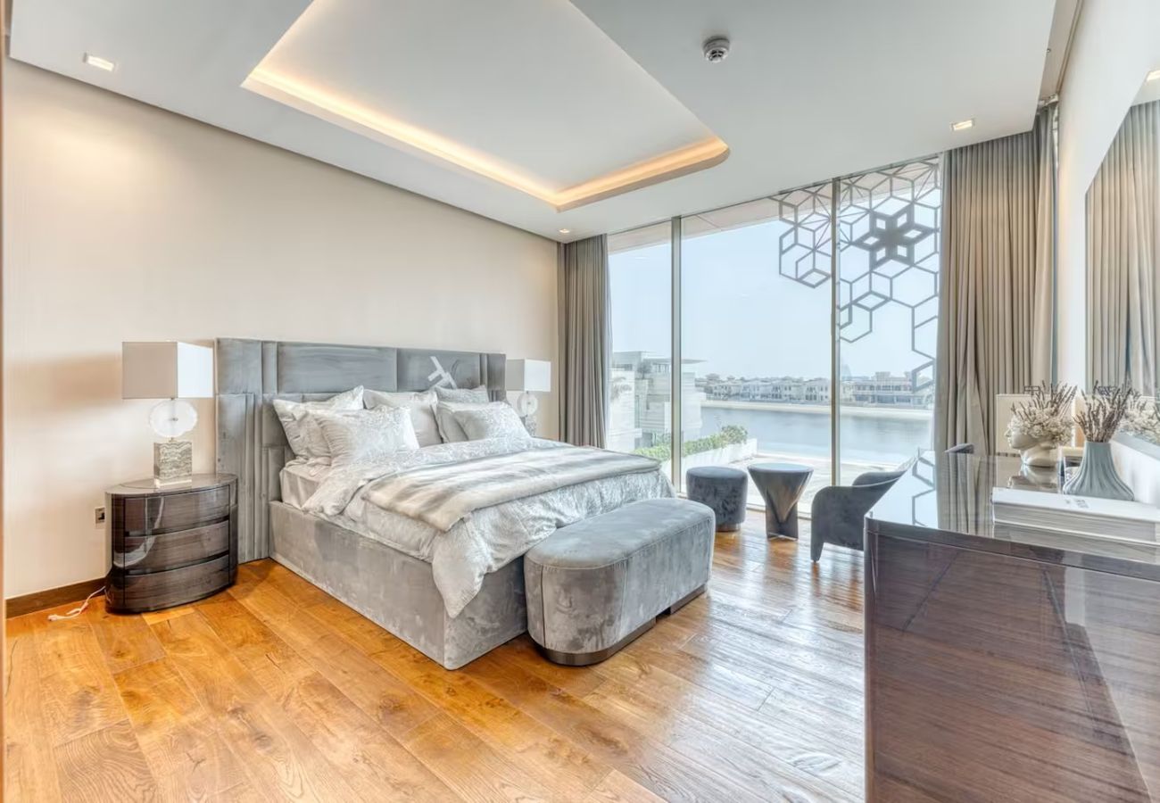 Villa in Dubai - World Class Luxurious 6 BDR Villa In Palm Jumeriah