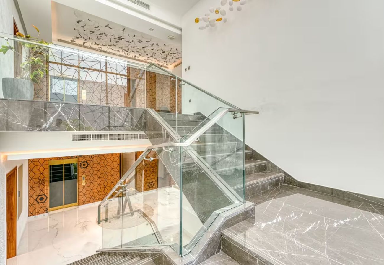 Villa in Dubai - World Class Luxurious 6 BDR Villa In Palm Jumeriah