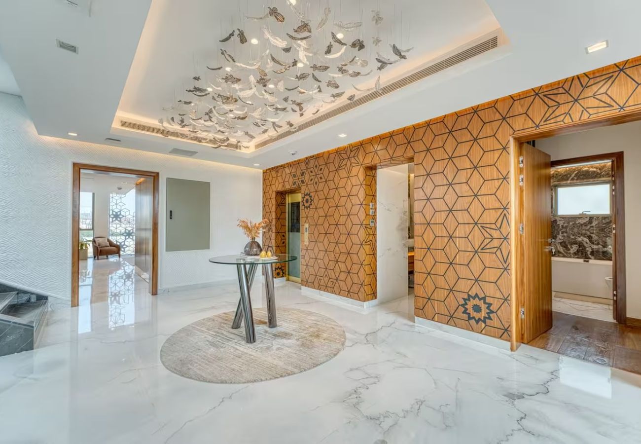 Villa in Dubai - World Class Luxurious 6 BDR Villa In Palm Jumeriah