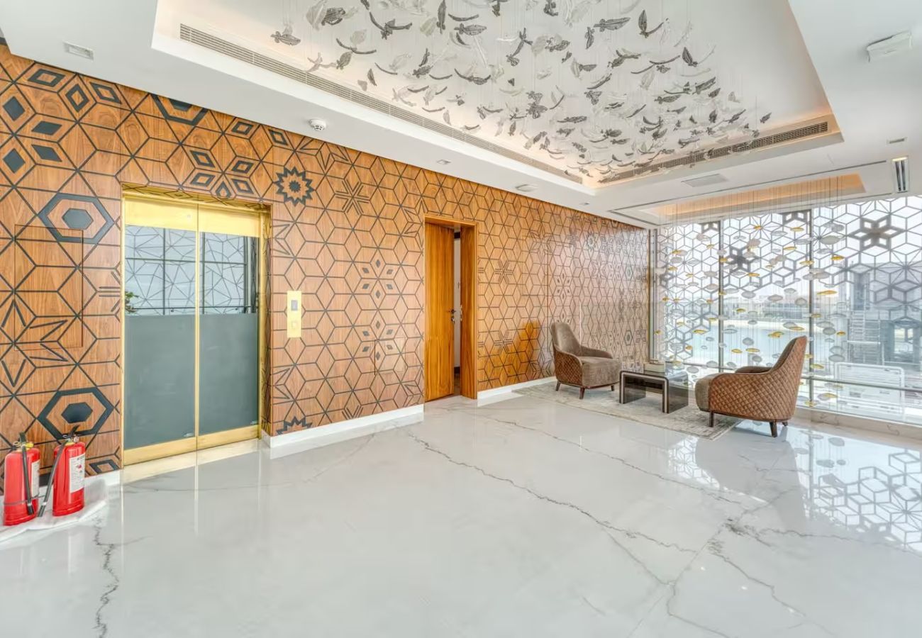 Villa in Dubai - World Class Luxurious 6 BDR Villa In Palm Jumeriah