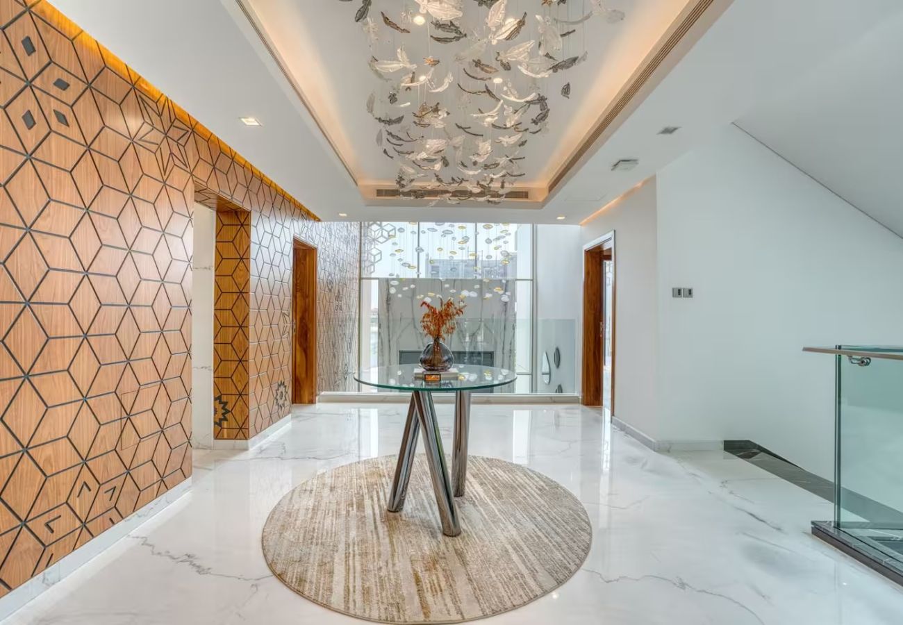 Villa in Dubai - World Class Luxurious 6 BDR Villa In Palm Jumeriah