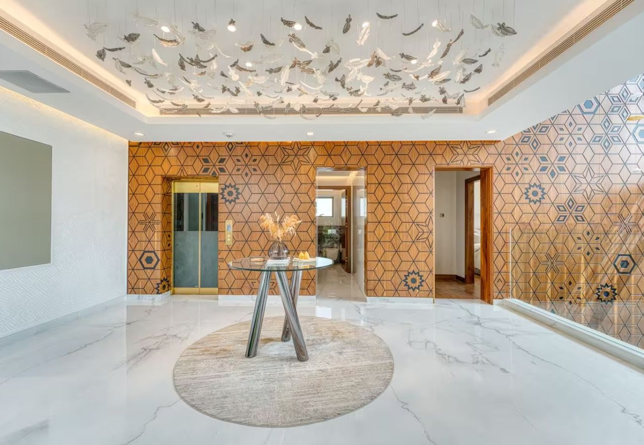 Villa in Dubai - World Class Luxurious 6 BDR Villa In Palm Jumeriah
