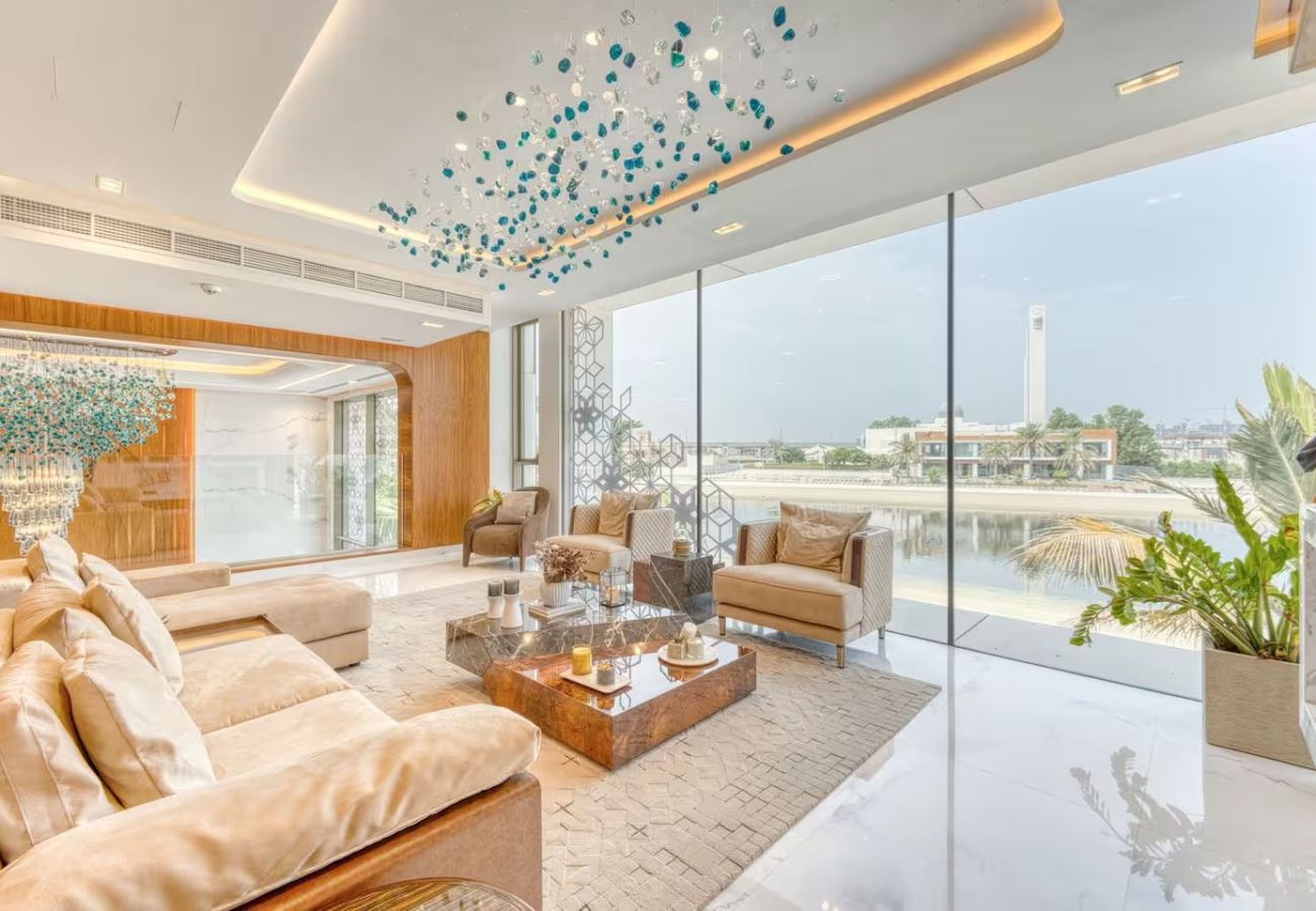 Villa in Dubai - World Class Luxurious 6 BDR Villa In Palm Jumeriah