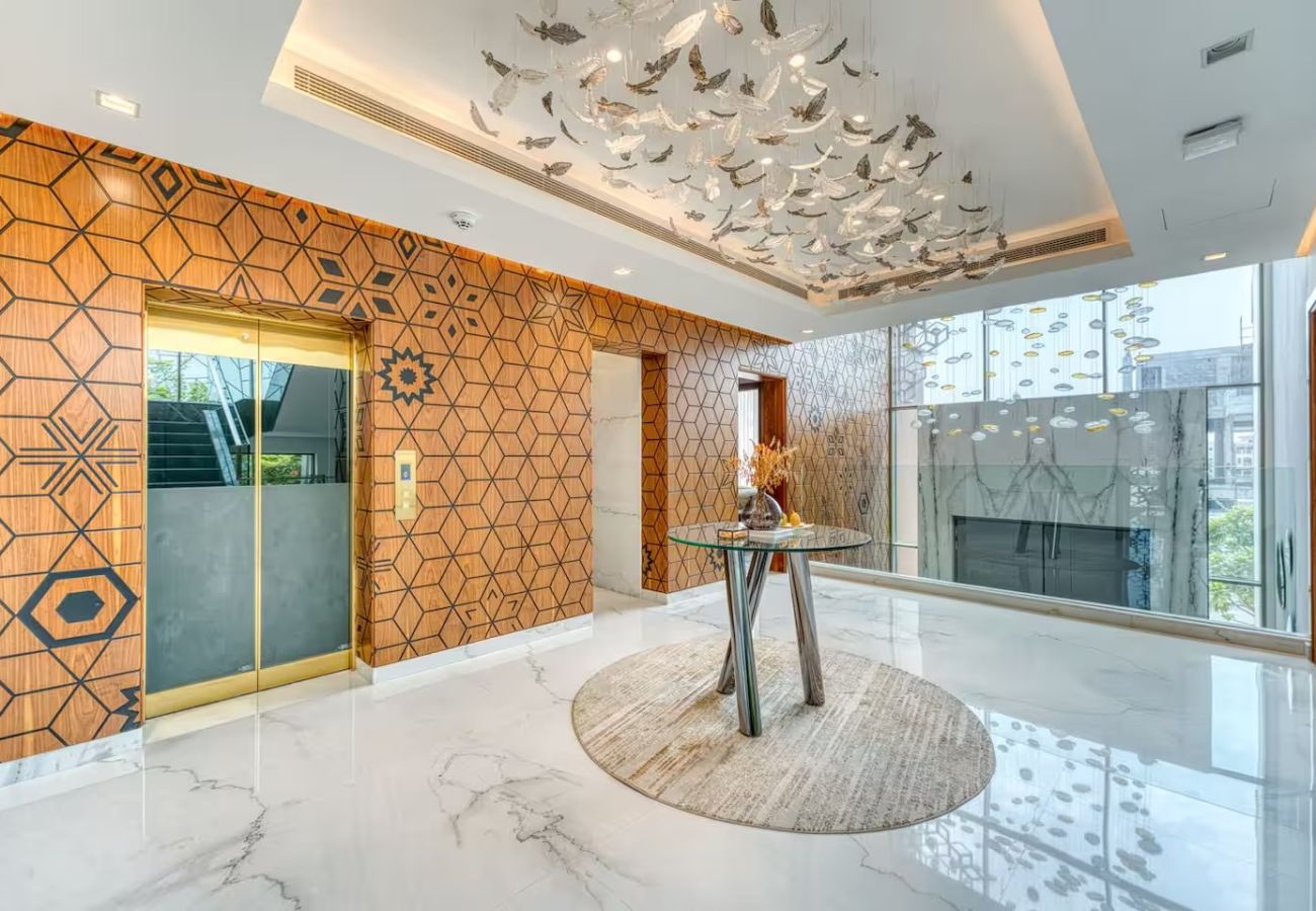 Villa in Dubai - World Class Luxurious 6 BDR Villa In Palm Jumeriah