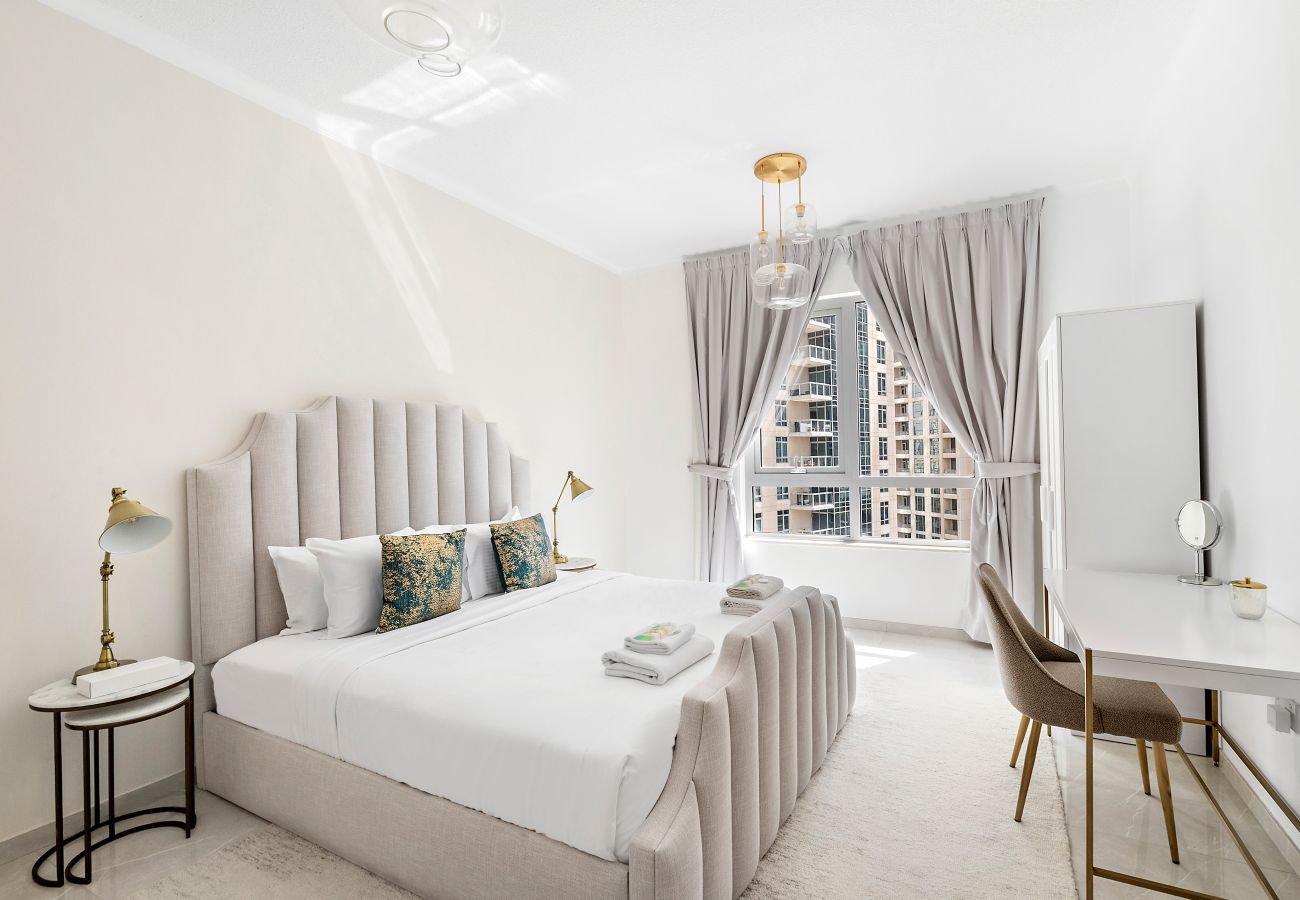 Apartment in Dubai - Sophisticated 2BDR-Burj Khalifa & Fountain Views