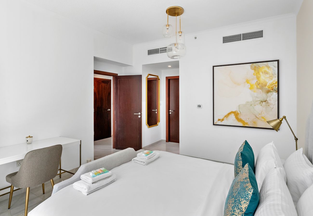 Apartment in Dubai - Sophisticated 2BDR-Burj Khalifa & Fountain Views