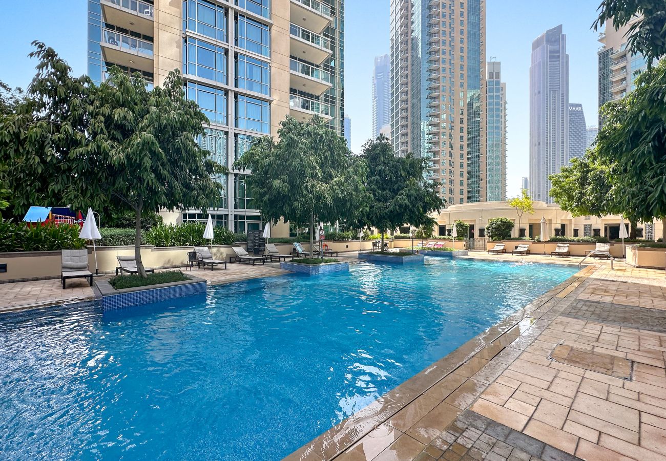 Apartment in Dubai - Sophisticated 2BDR-Burj Khalifa & Fountain Views