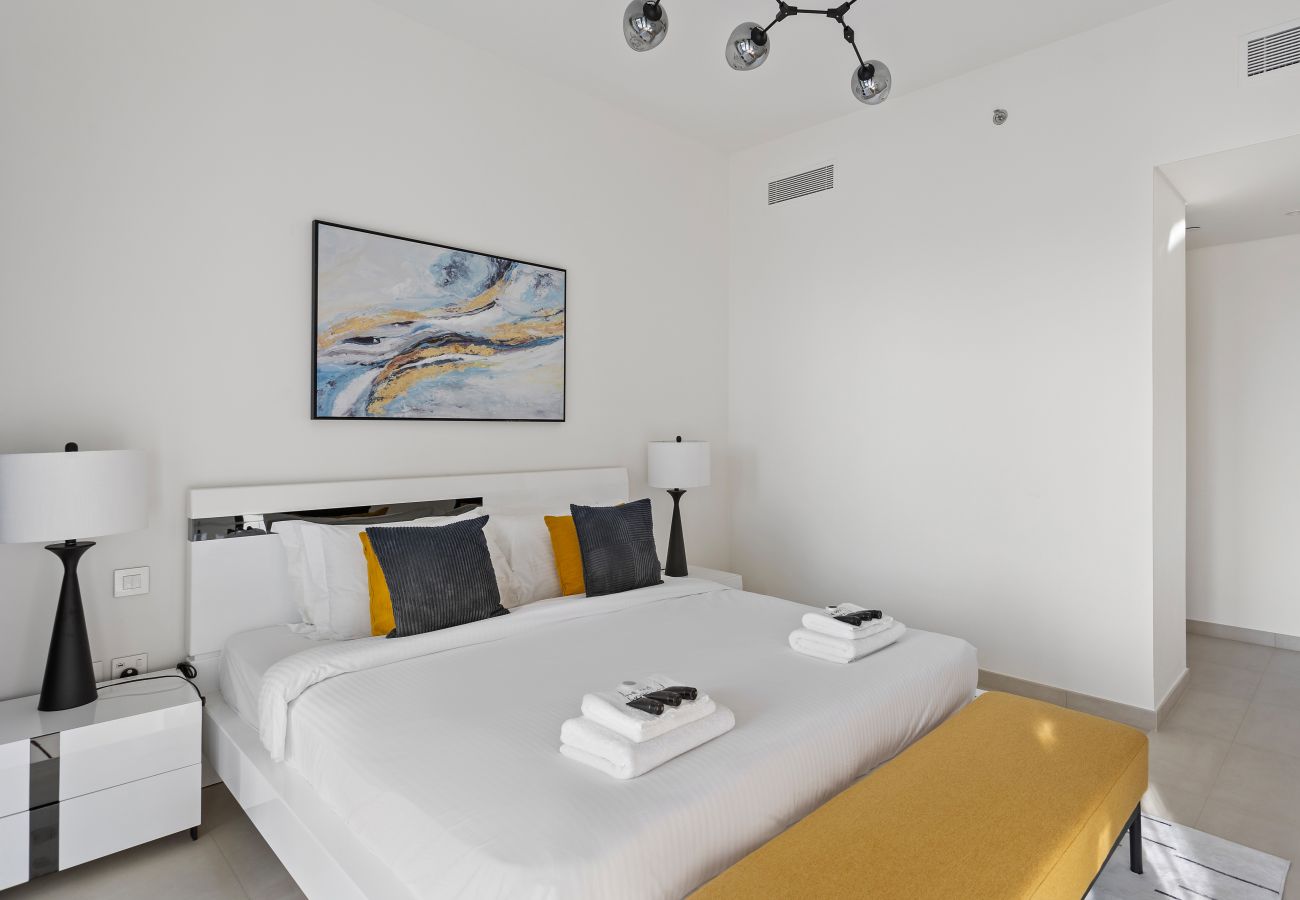 Apartment in Dubai - Skyline 3BDR + 1 GR W/Fountain & Burj Khalifa View