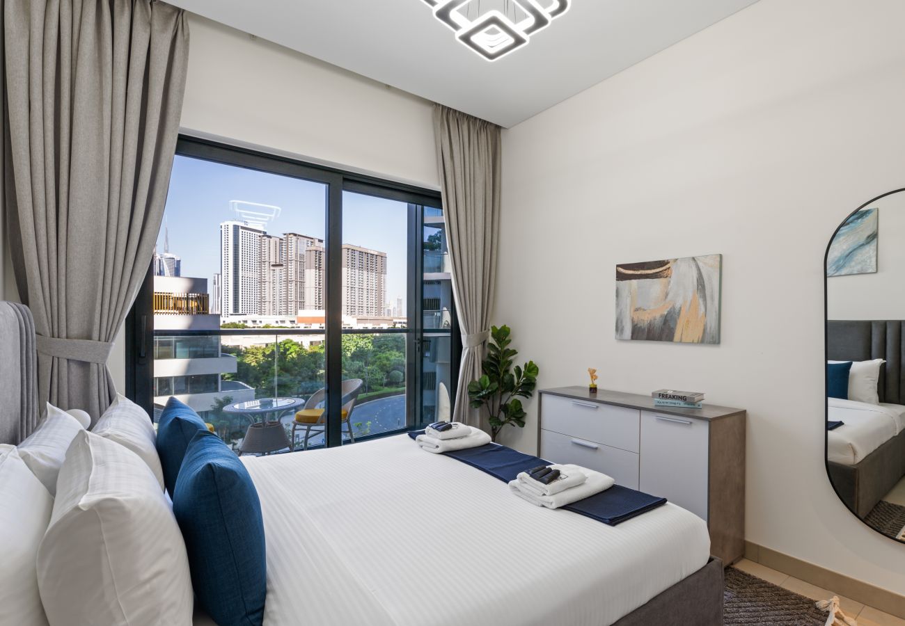 Apartment in Dubai - Luxury 1BR  Featuring Guest/Study Room-SOBHA Waves