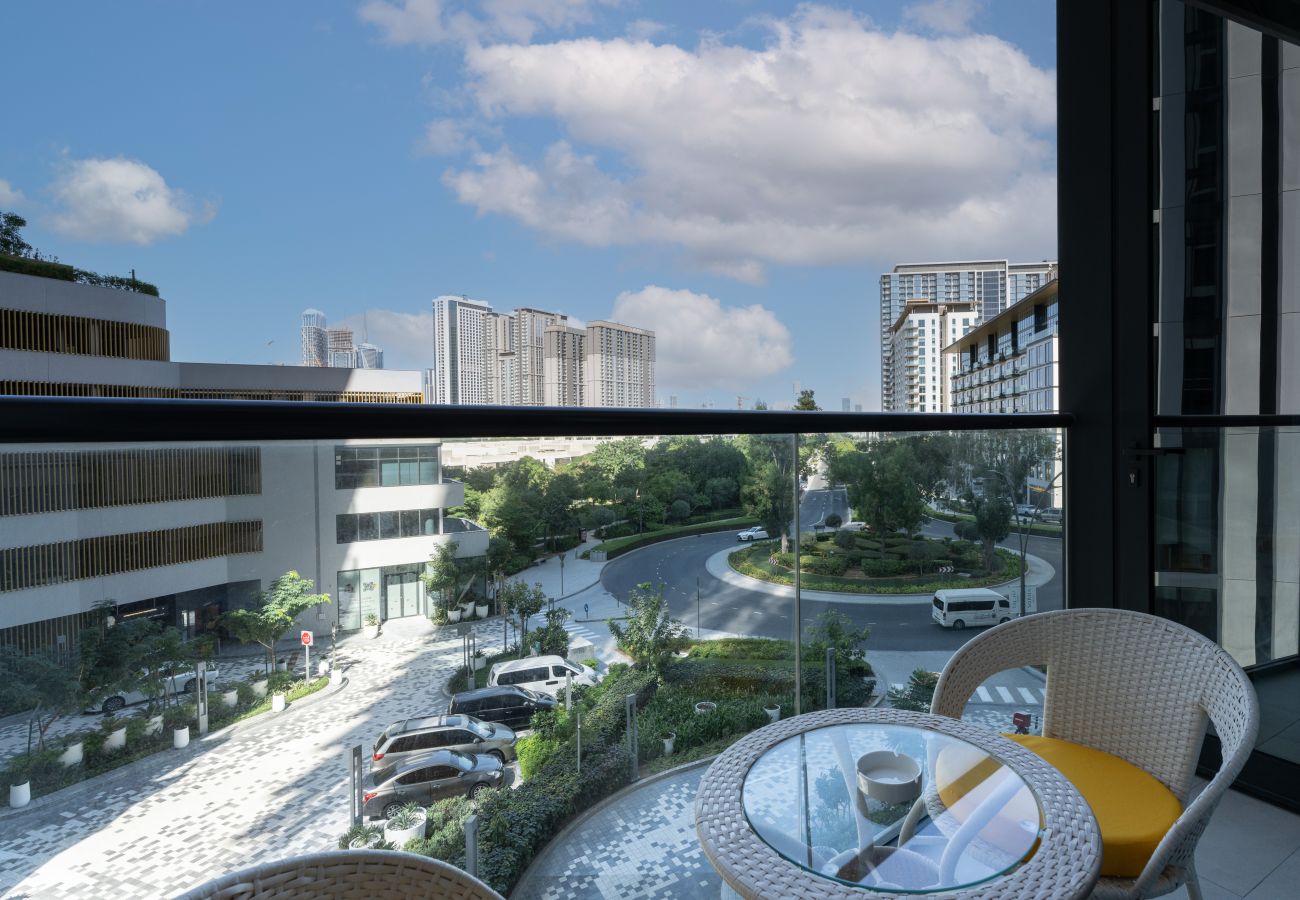 Apartment in Dubai - Luxury 1BR  Featuring Guest/Study Room-SOBHA Waves