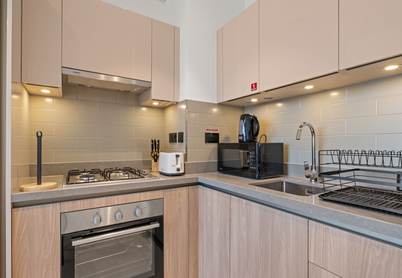 Apartment in Dubai - Luxury 1BR  Featuring Guest/Study Room-SOBHA Waves