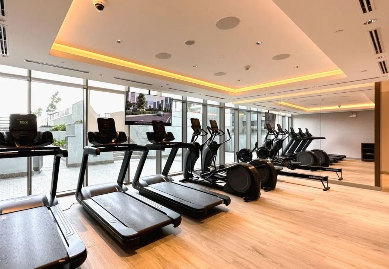 Apartment in Dubai - Luxury 1BR  Featuring Guest/Study Room-SOBHA Waves